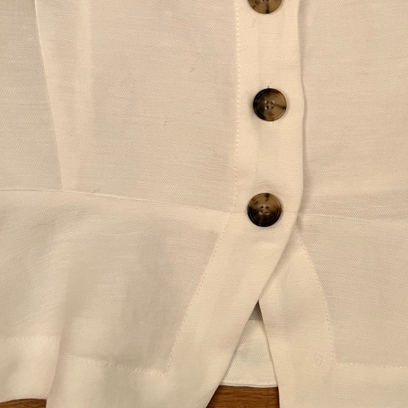 Wilfred. Size Small. White "Janine" puffed sleeved, button-front linen blouse. - Picture 3 of 5